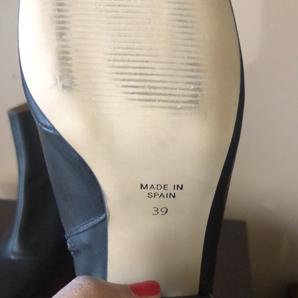 Shoes - Picture 4 of 5